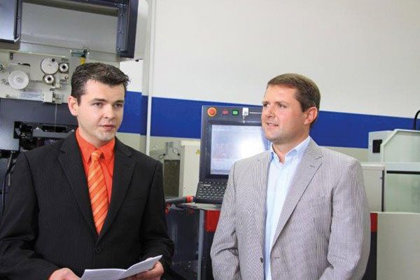 Reiner Jäger mit Bürgermeister Johann Völkl